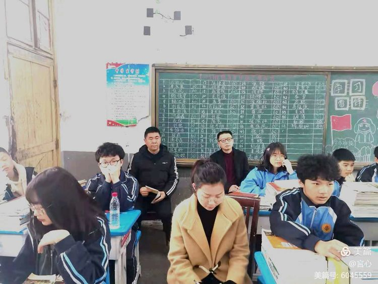 岳阳县四中校本课程演讲与礼仪开课了